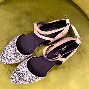 Tom’s Macadamia Mini Cheetah/Leather Flats